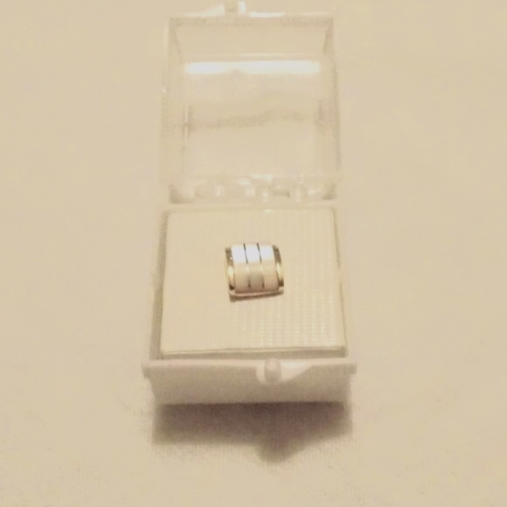 NWOT Tie pin with chain white and gold